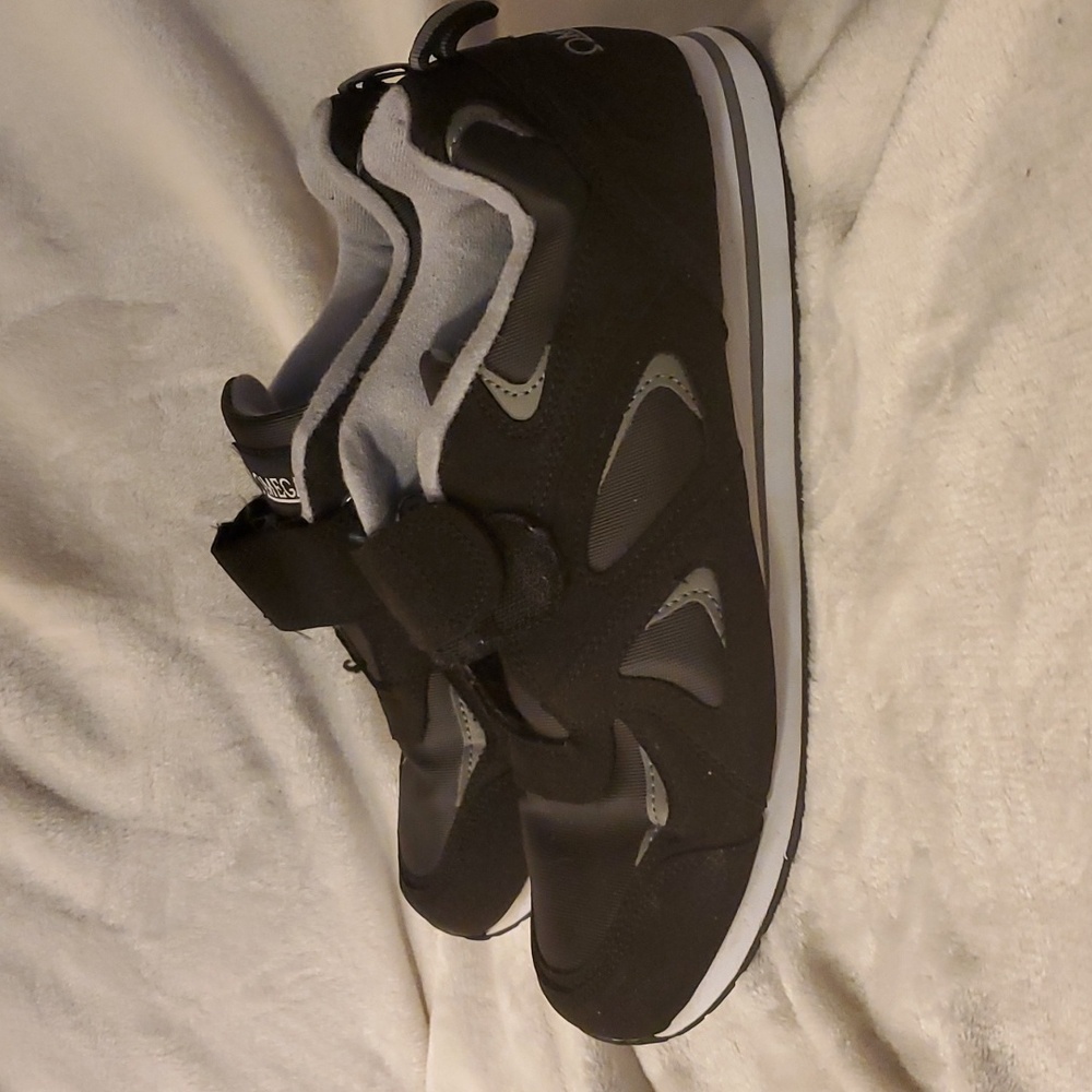 Omega shoes - Picture 4 of 5